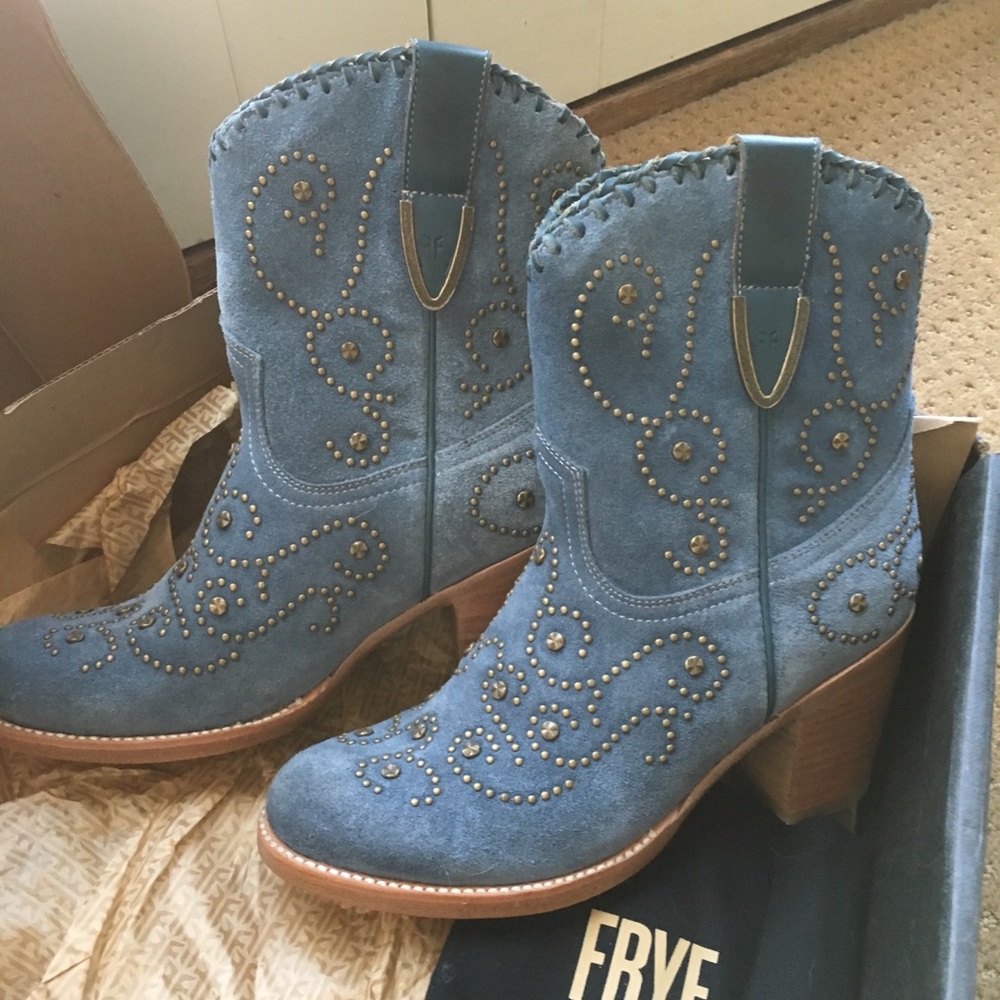 NIB FRYE Victoria Blue Suede Studded Boots 7M